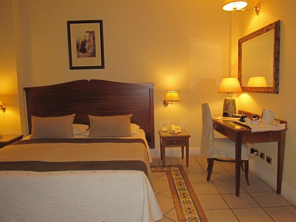 Hotel Akropolis - Museum Hotel Tarent Zewnętrze zdjęcie