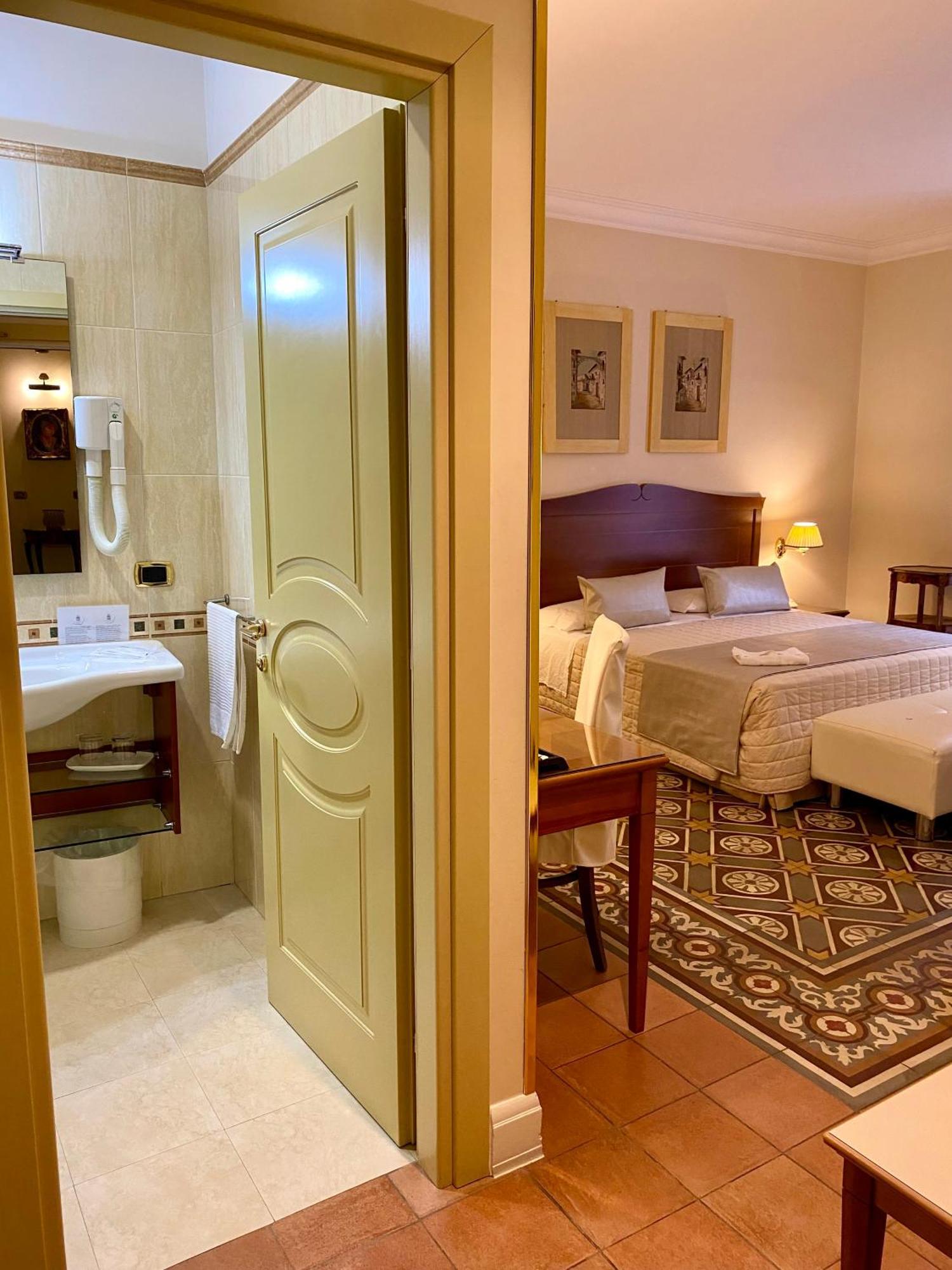 Hotel Akropolis - Museum Hotel Tarent Zewnętrze zdjęcie